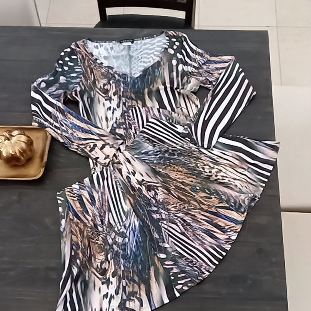 Venus maxi dress size medium good condition no tags never worn new